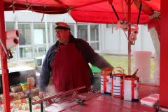 034 Suppenkoch Herr Arndt beim Aufbau