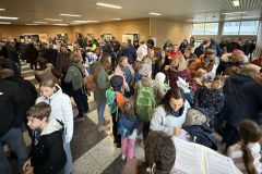 002 Es geht los Anmeldung vor den Hörsälen